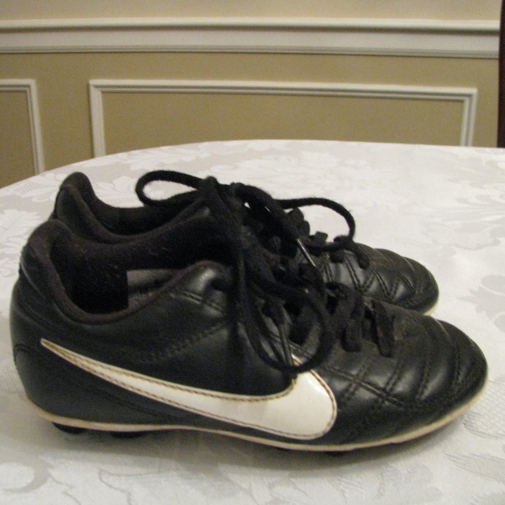Nike black child kid soccer baseball cleats 11C sports athletic gym - Picture 3 of 7